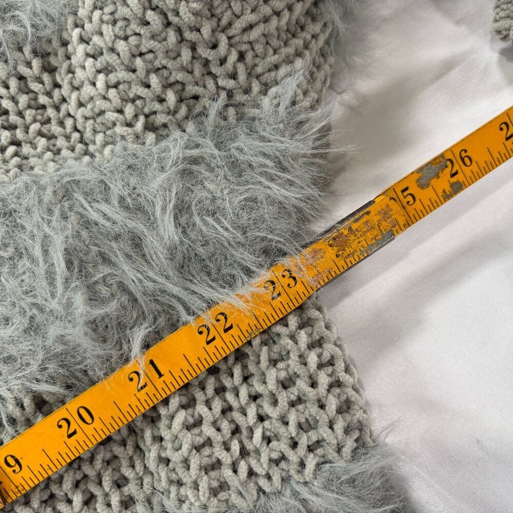 Davi & Dani Fuzzy Open Cardigan          Lot J - Picture 6 of 7